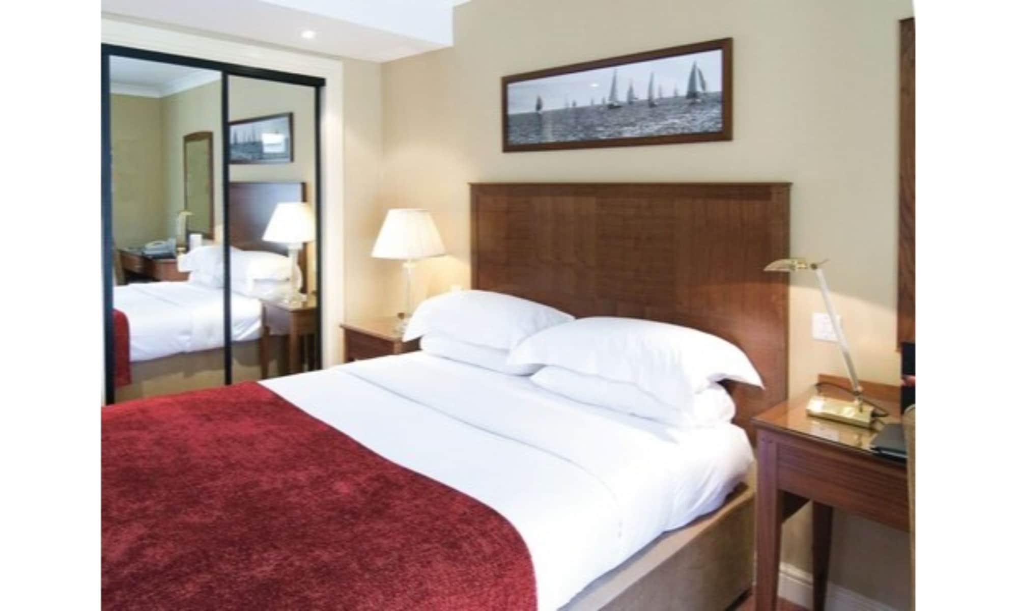 Macdonald Elmers Court Hotel Lymington Bagian luar foto