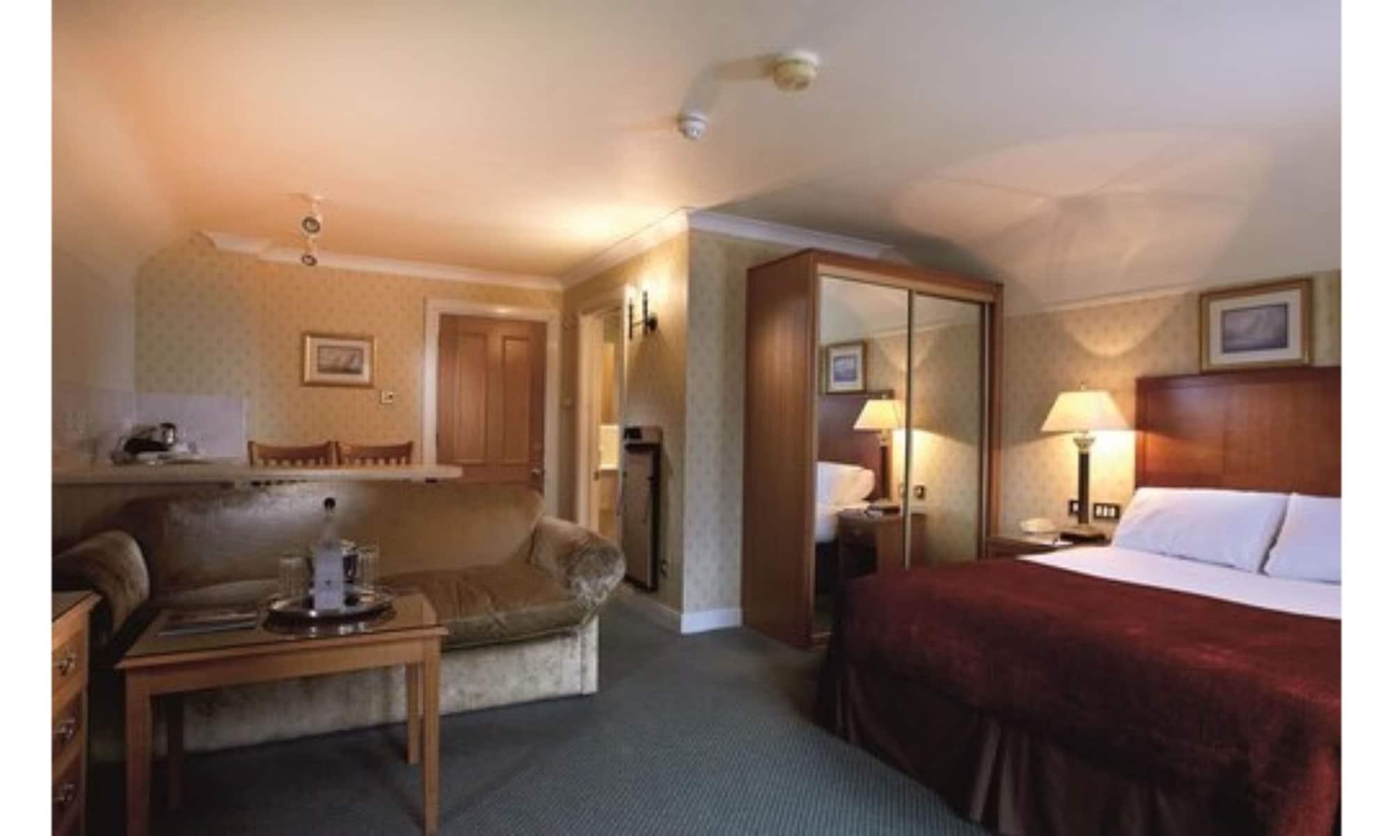 Macdonald Elmers Court Hotel Lymington Bagian luar foto
