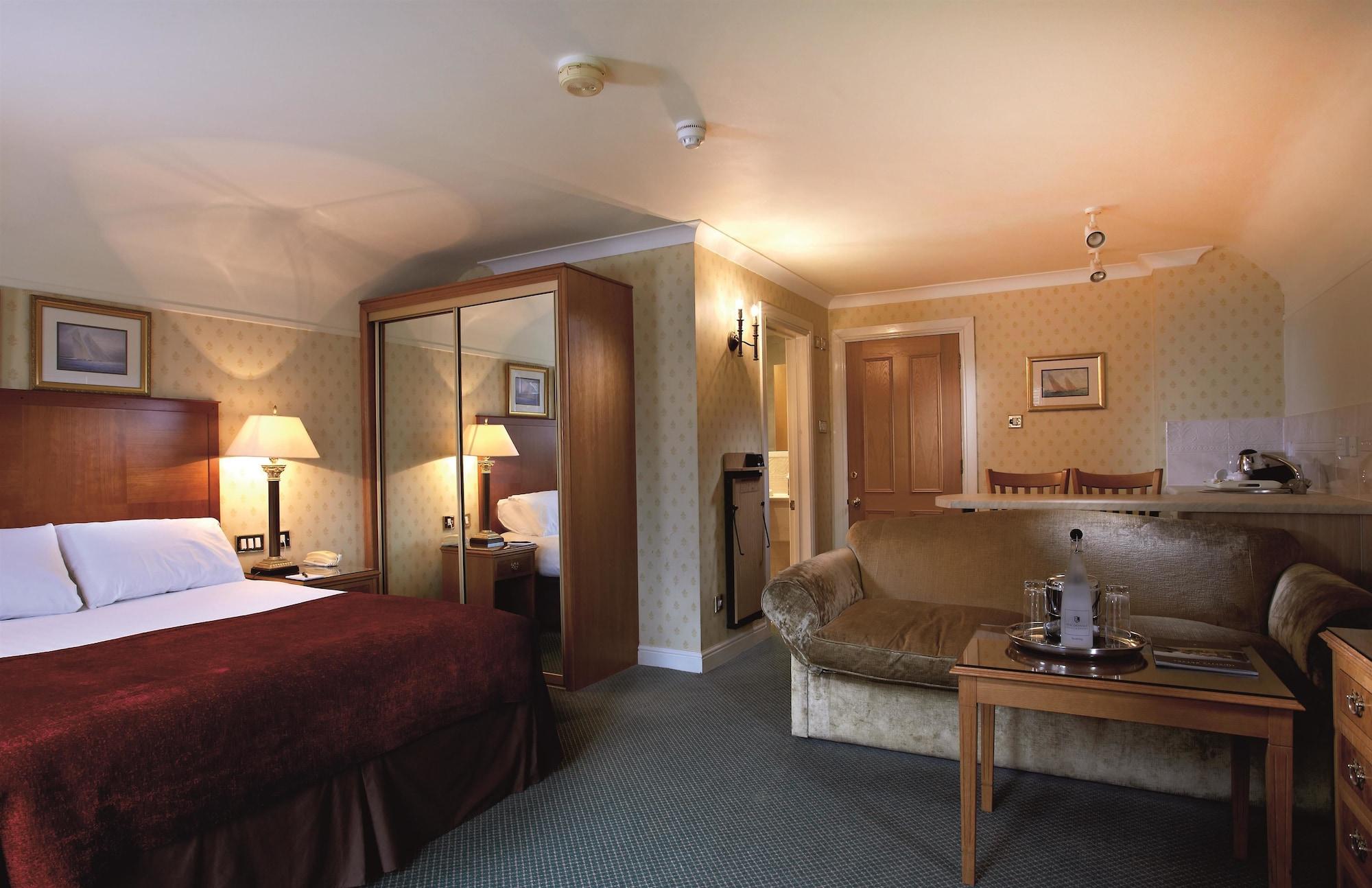 Macdonald Elmers Court Hotel Lymington Bagian luar foto