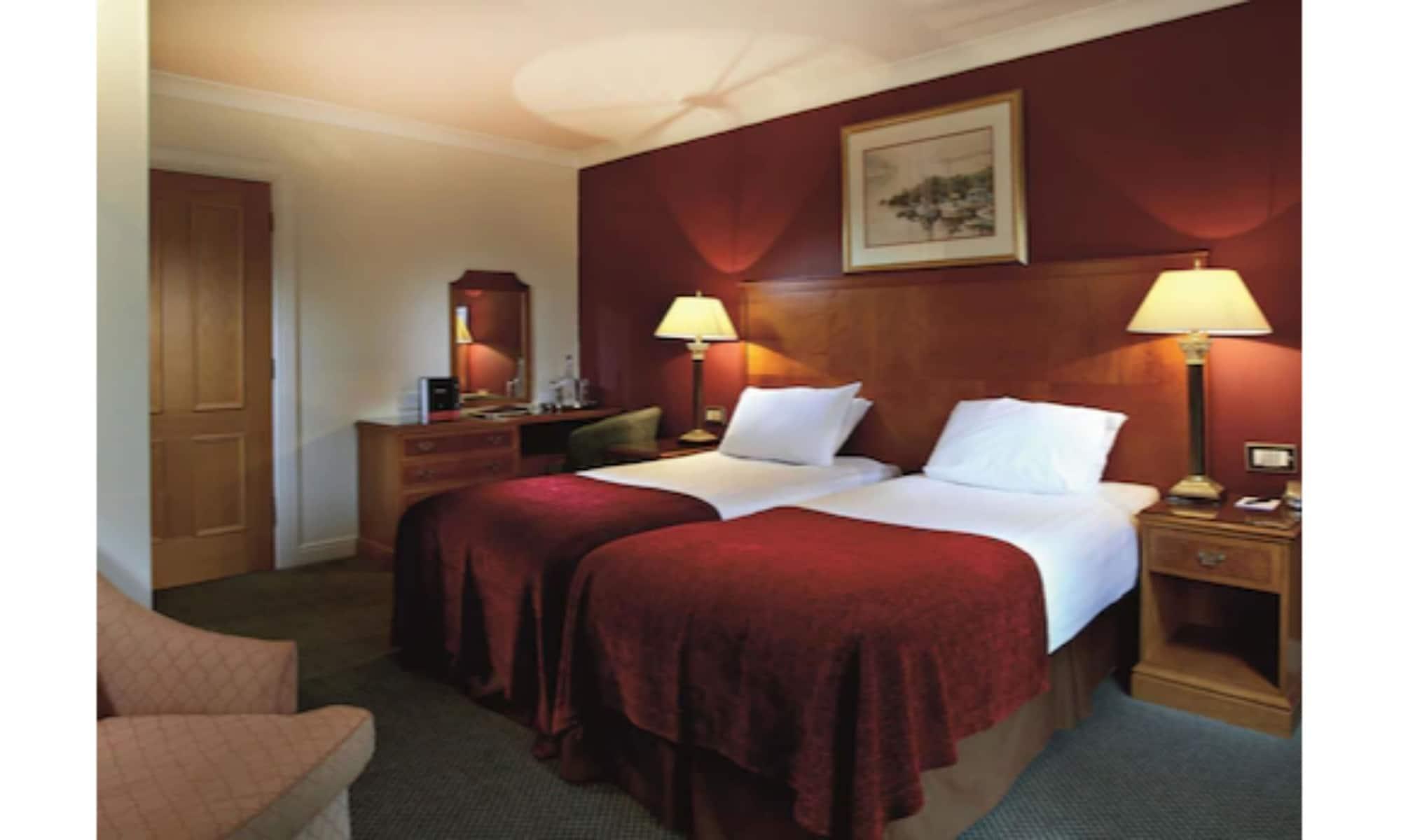 Macdonald Elmers Court Hotel Lymington Bagian luar foto