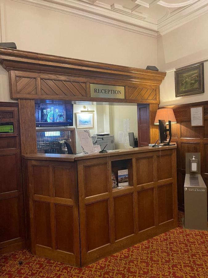 Macdonald Elmers Court Hotel Lymington Bagian luar foto