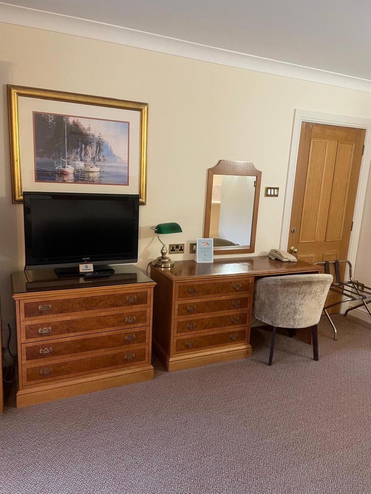 Macdonald Elmers Court Hotel Lymington Bagian luar foto