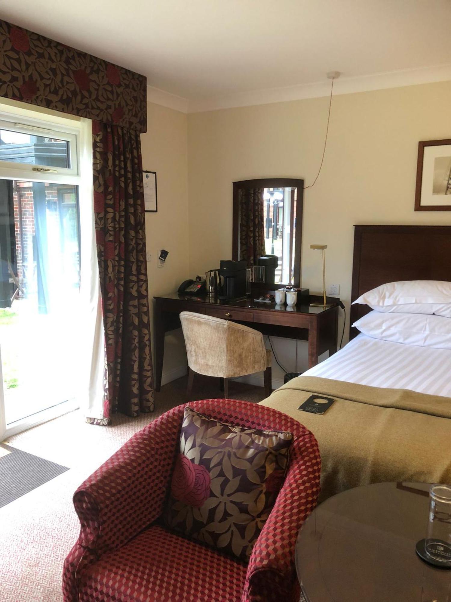Macdonald Elmers Court Hotel Lymington Bagian luar foto