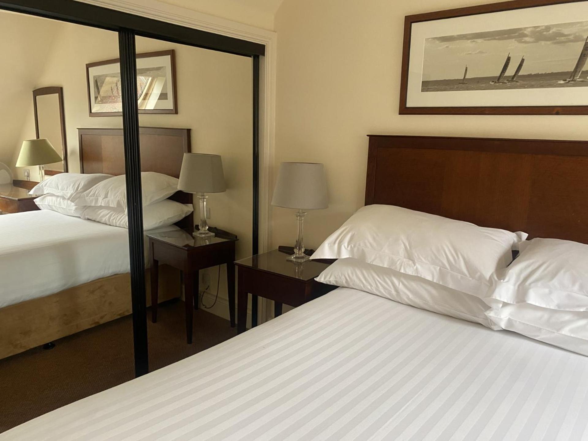 Macdonald Elmers Court Hotel Lymington Bagian luar foto