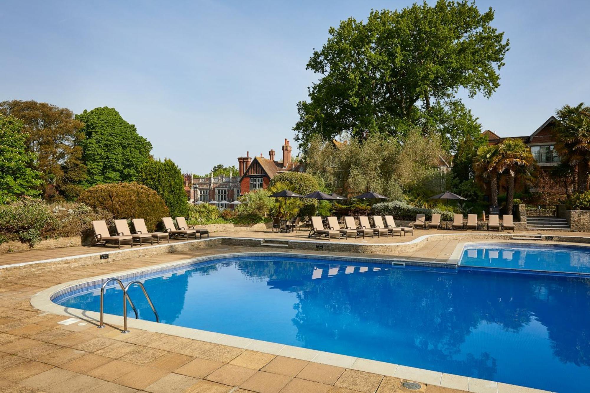 Macdonald Elmers Court Hotel Lymington Bagian luar foto