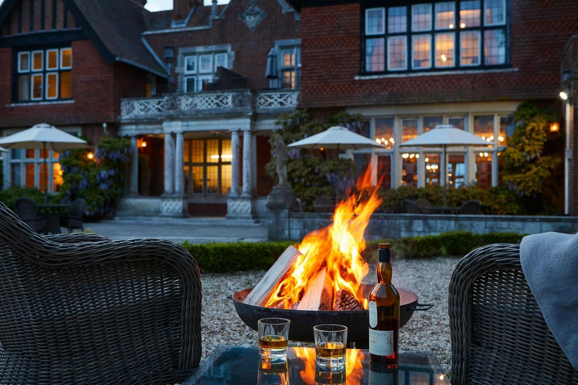 Macdonald Elmers Court Hotel Lymington Bagian luar foto
