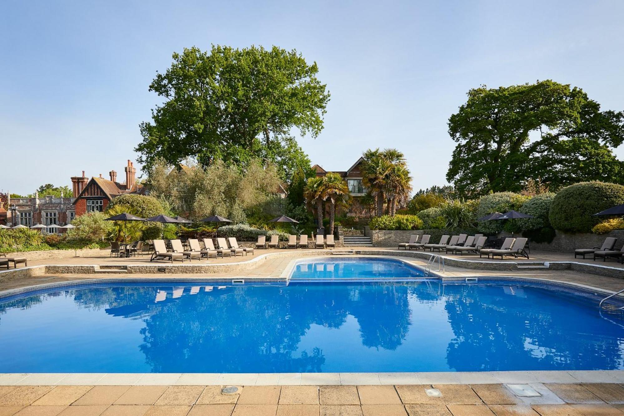 Macdonald Elmers Court Hotel Lymington Bagian luar foto
